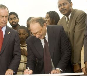 Bruce-signing.jpg